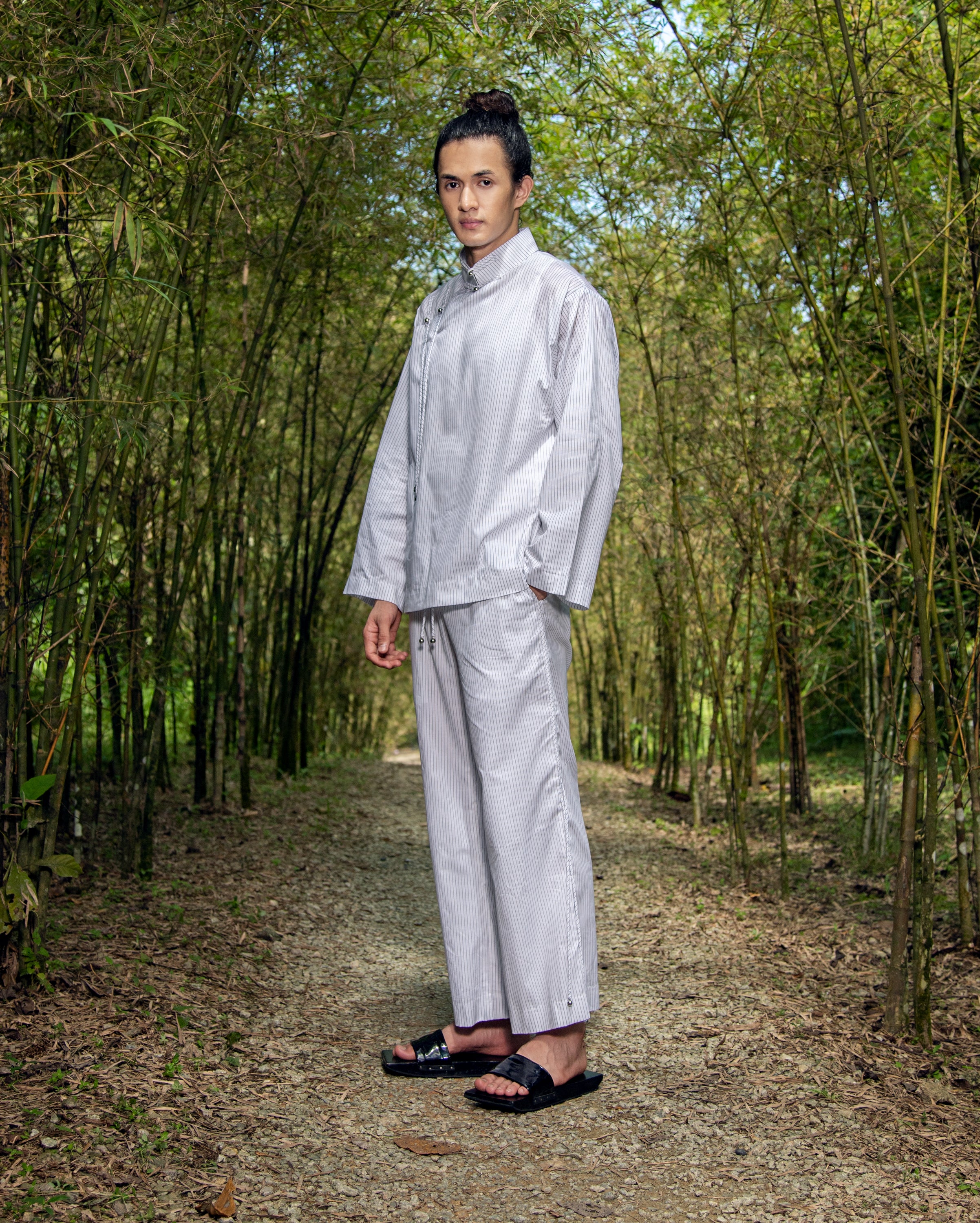 Samfu Pin (White Black Pinstripes) – BEHATI