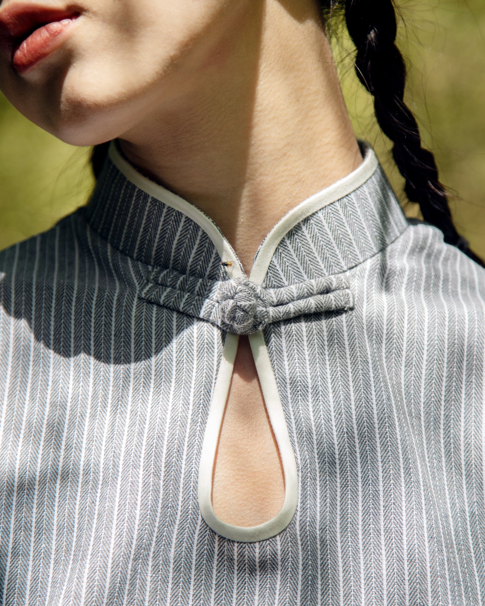 Baju Krop Satu Butang (Grey Pinstripe)