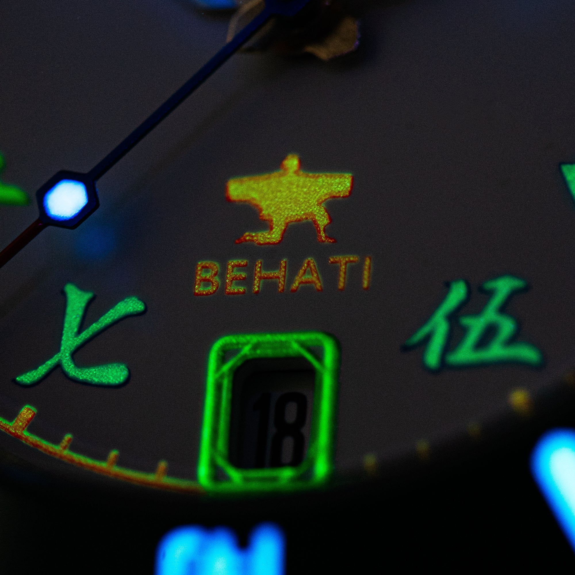 REVELOT X BEHATI HEXMARINER 39 MAHJONG (Gold Silver)