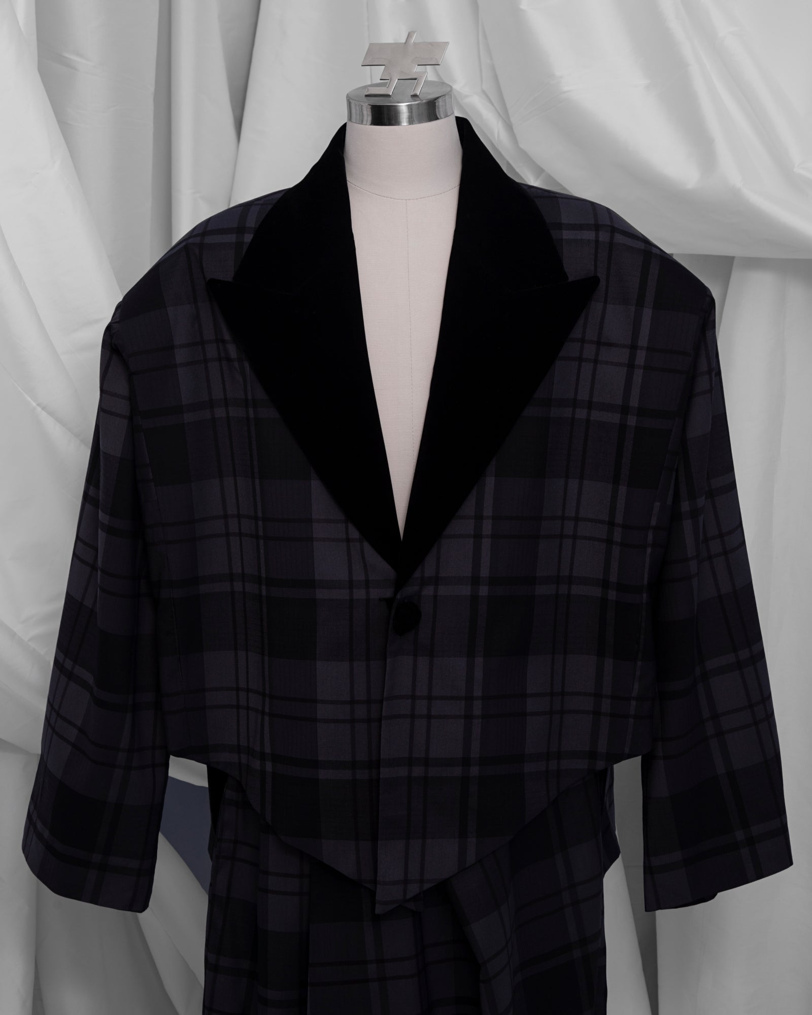Tuxedo Perwira (Pelikat)