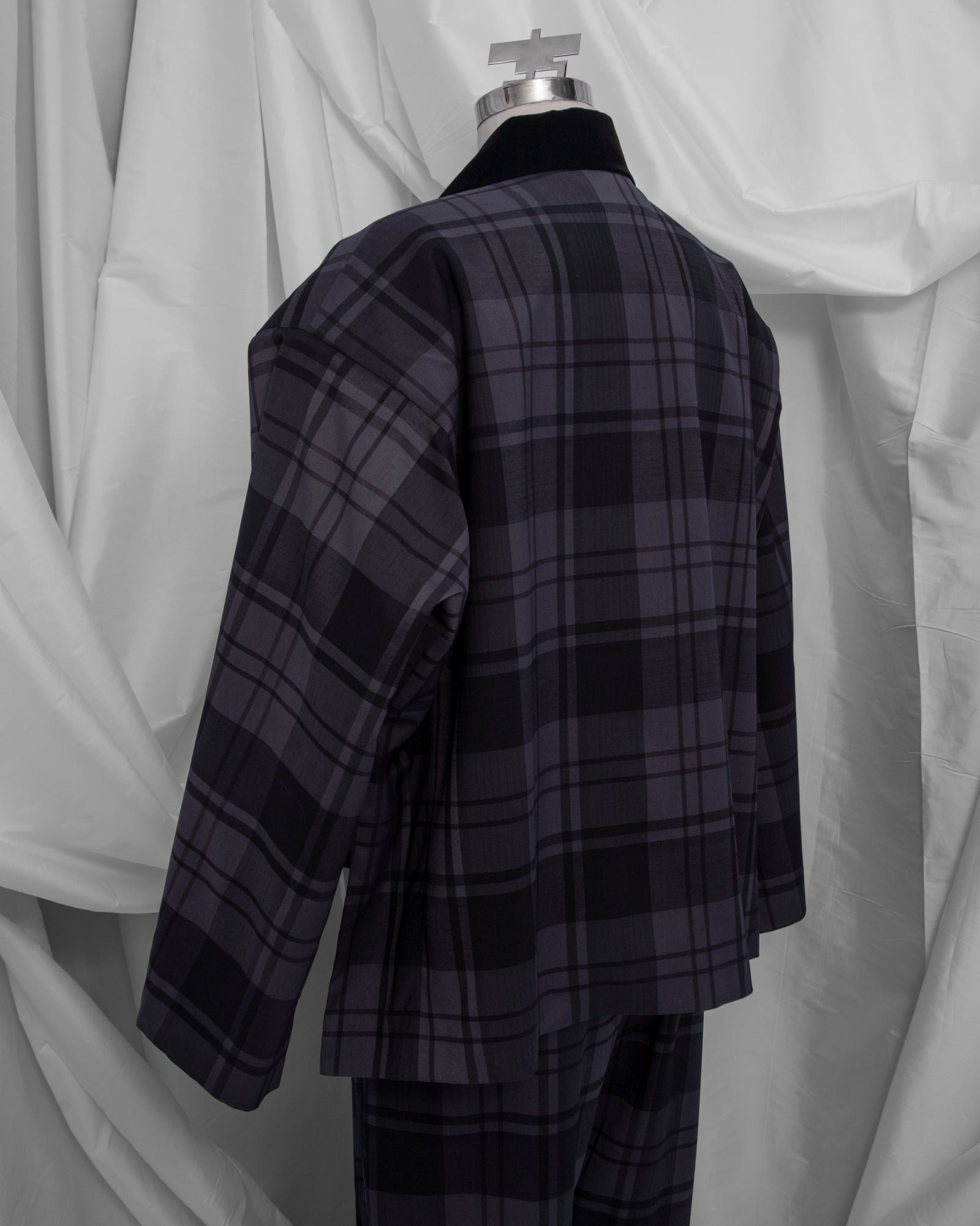 Tuxedo Perwira (Pelikat)