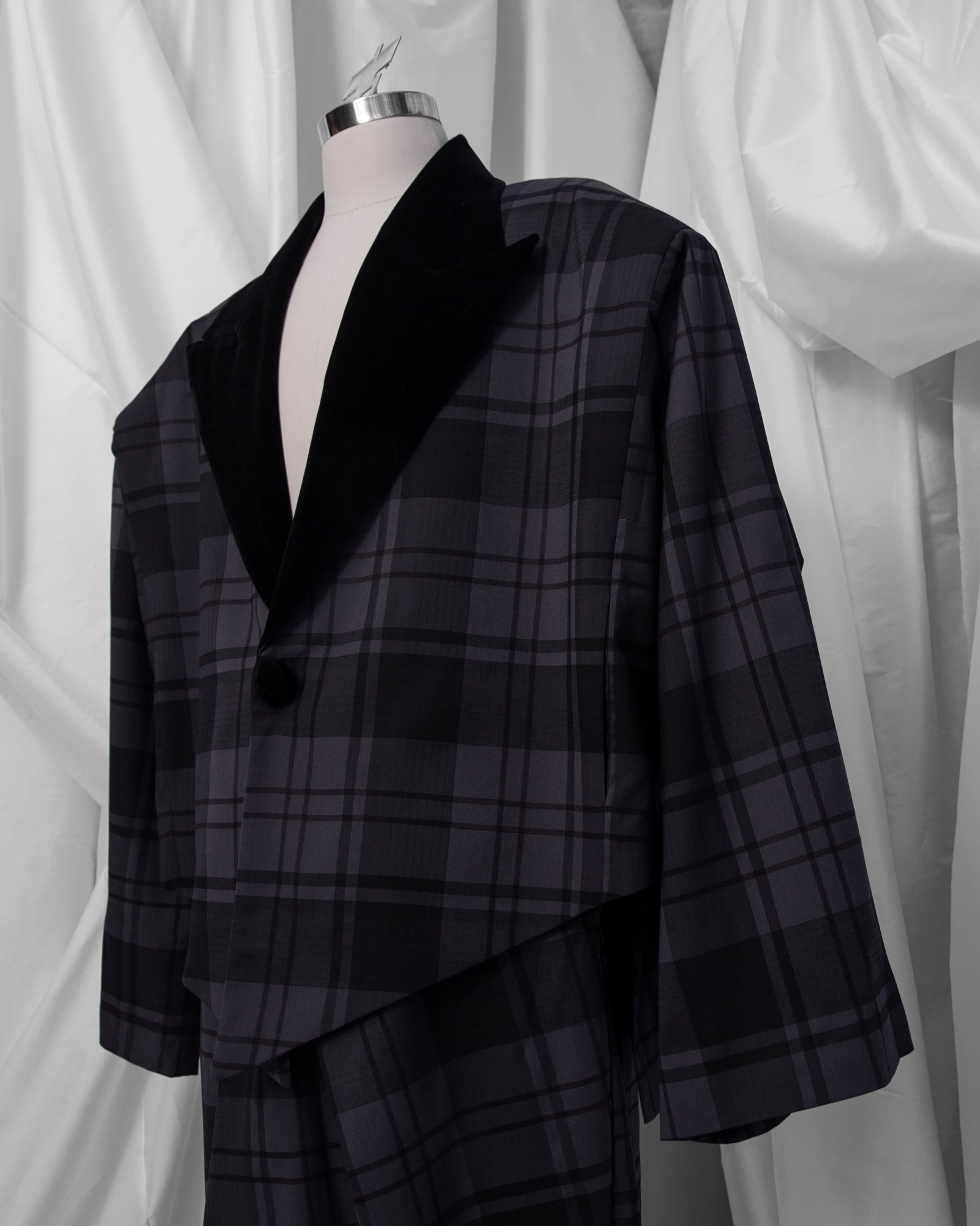 Tuxedo Perwira (Pelikat)