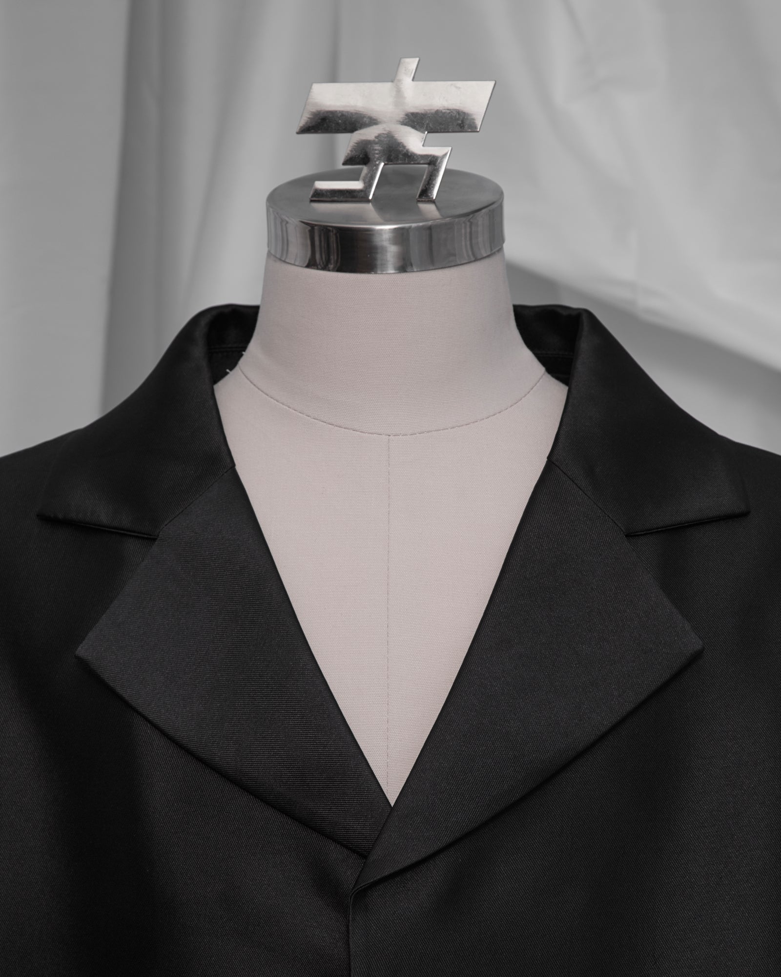 Blazer Atas (Black Taffeta)
