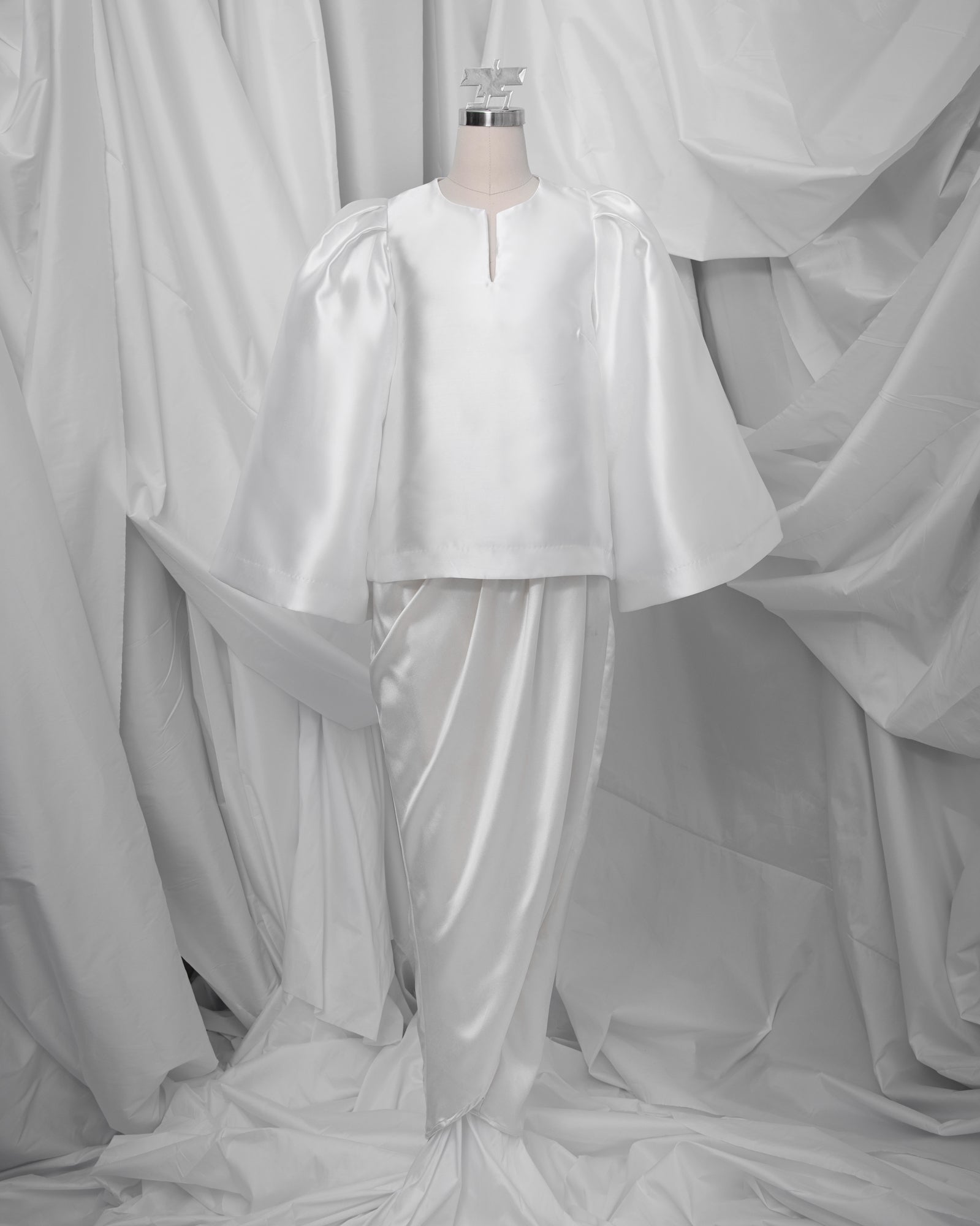 Kurung Bell // Sarong Skirt (White)