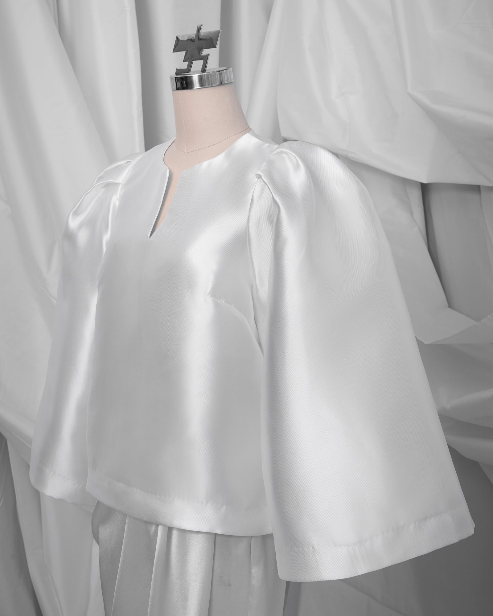 Kurung Bell // Sarong Skirt (White)