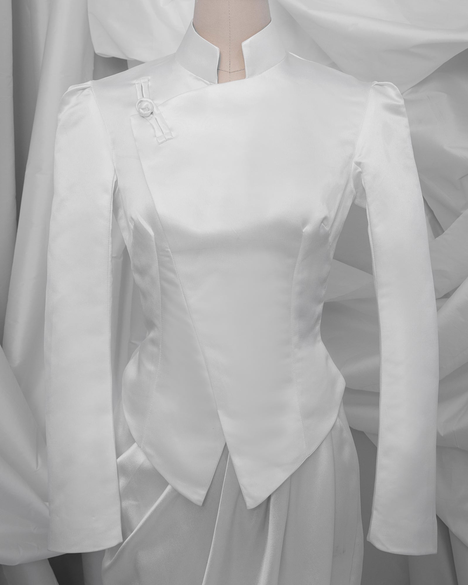 Kebaya Janggan (White Duchess)