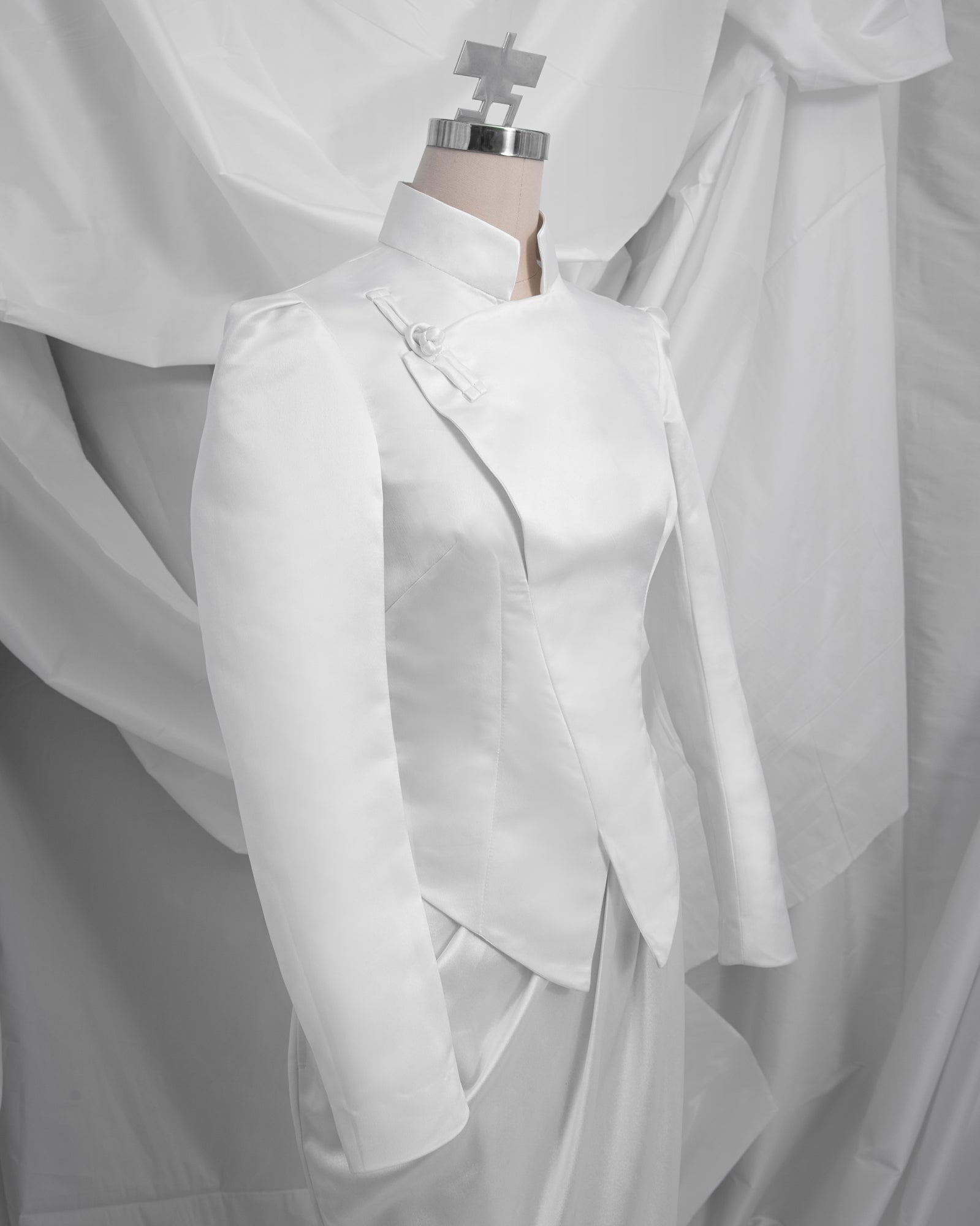 Kebaya Janggan (White Duchess)