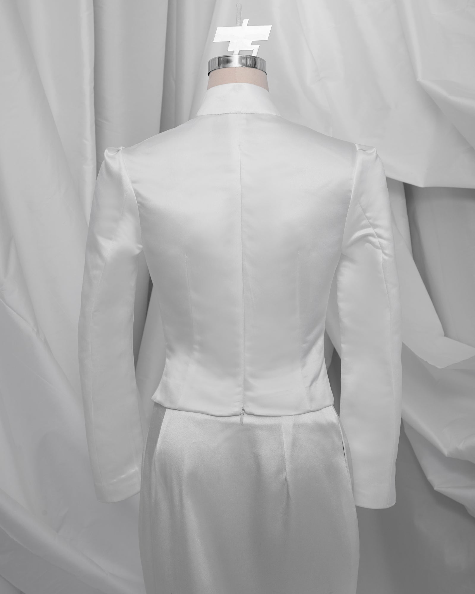 Kebaya Janggan (White Duchess)