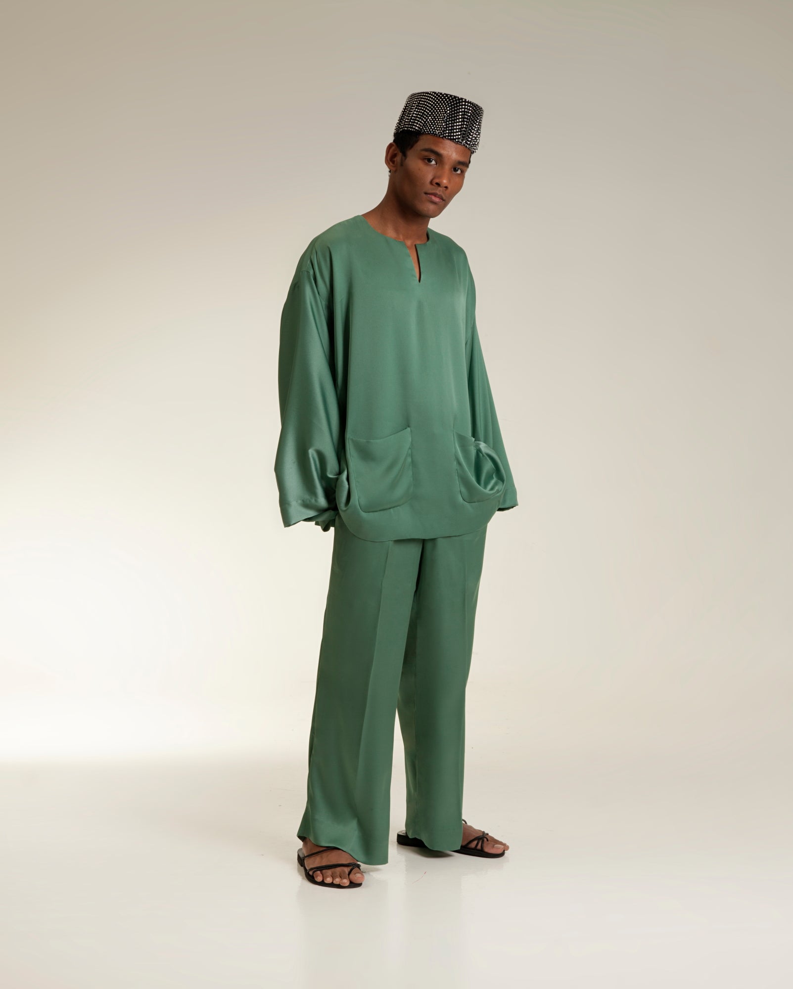 Baju Melayu Oversaiz Viral Teluk Belanga Set (Fern Satin Crepe)